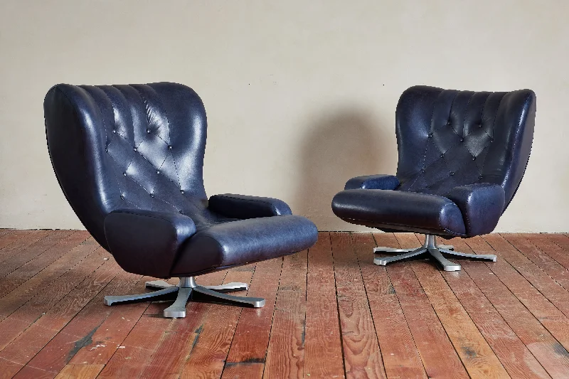 Guido Bonzanini Wingback Swivel Chairs